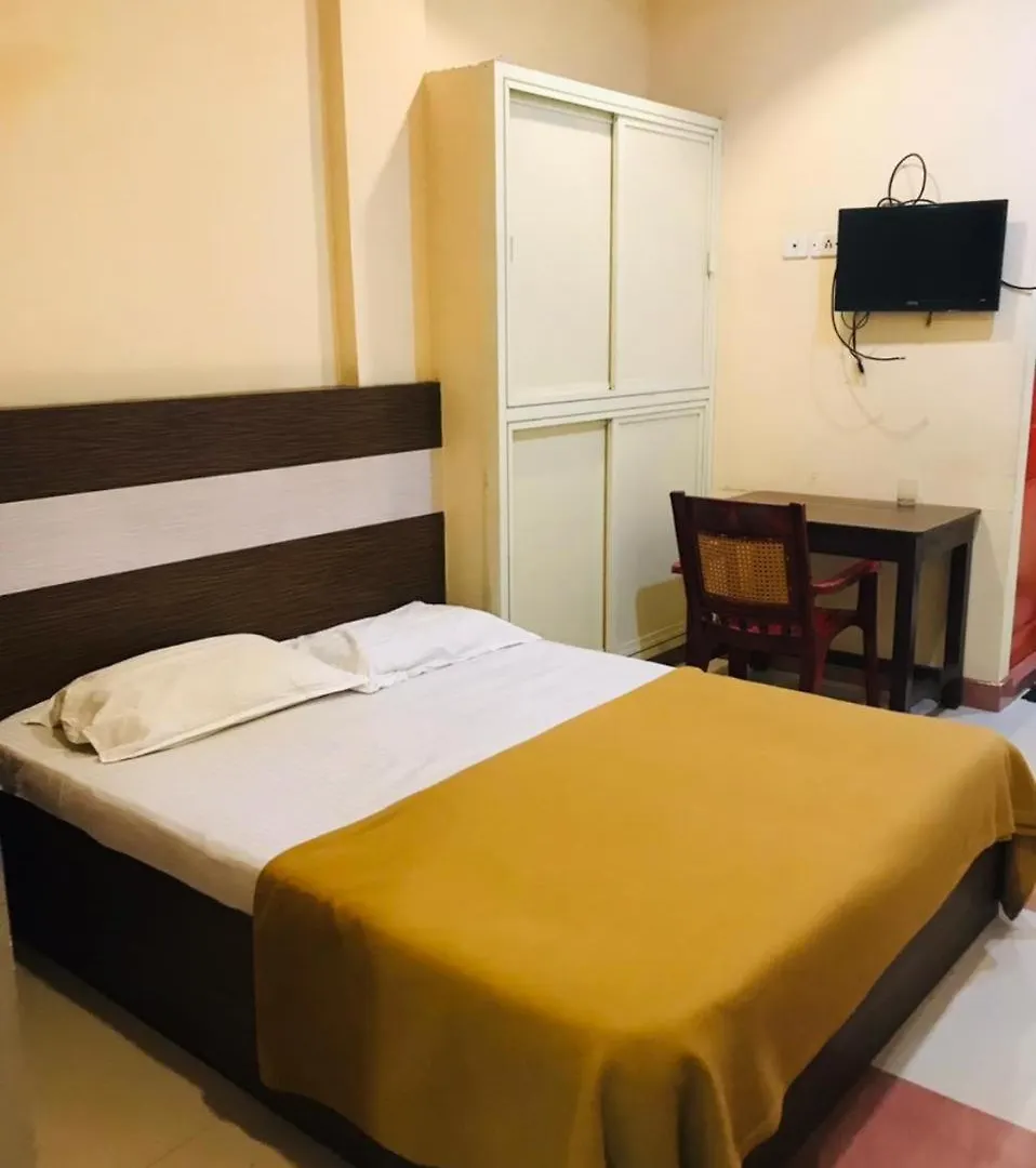 Crown Palace Tourist Home Kochi