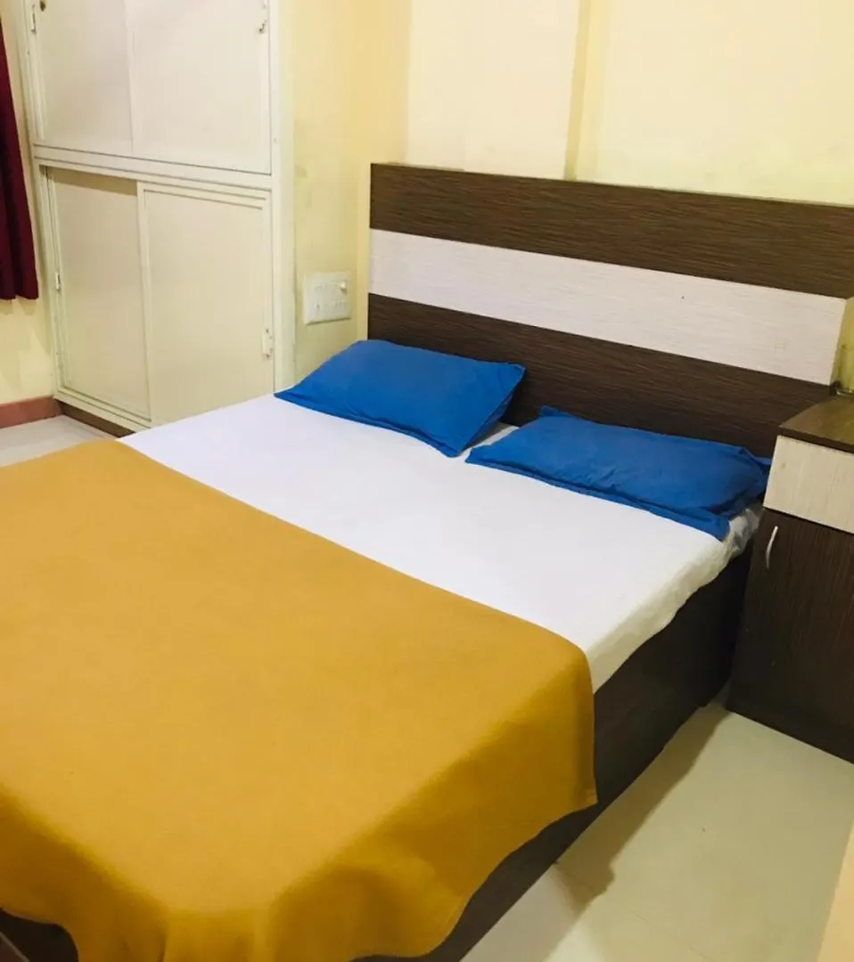 Crown Palace Tourist Home Kochi