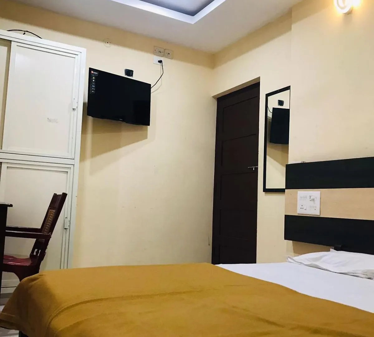 Crown Palace Tourist Home Kochi 0*,  Indien