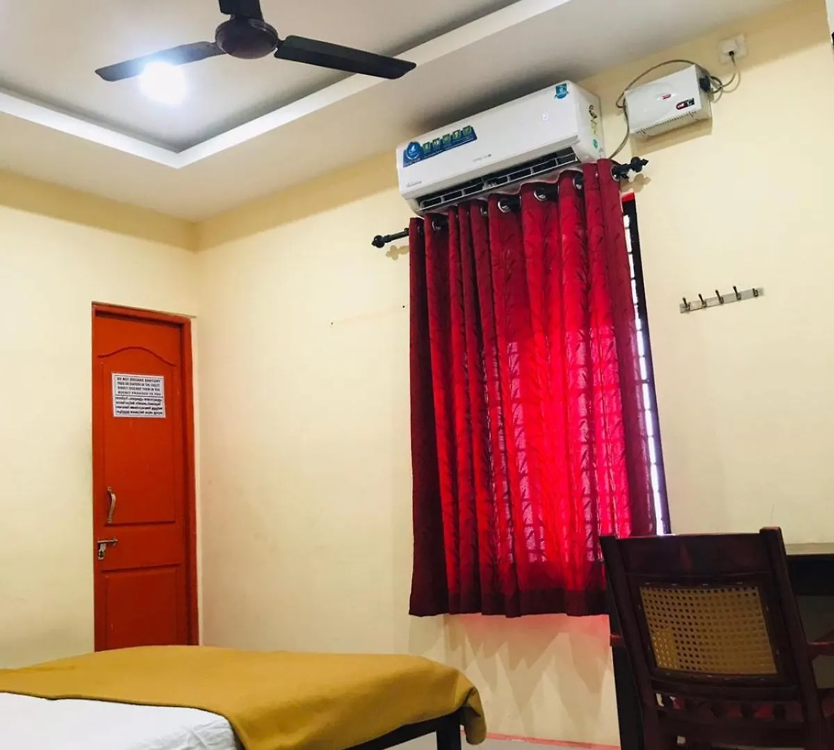 Crown Palace Tourist Home Kochi Hotel