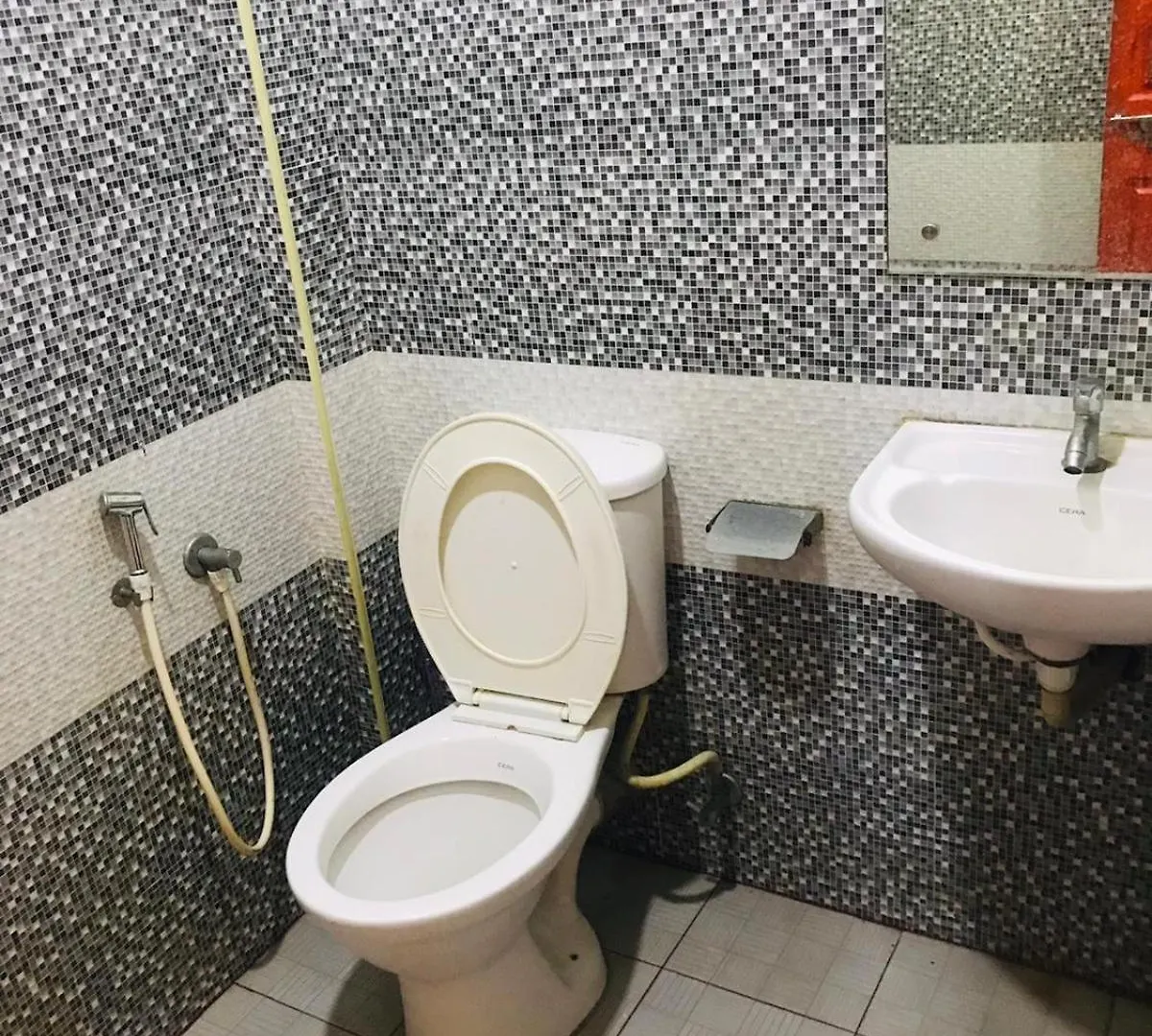 Crown Palace Tourist Home Kochi Hotel